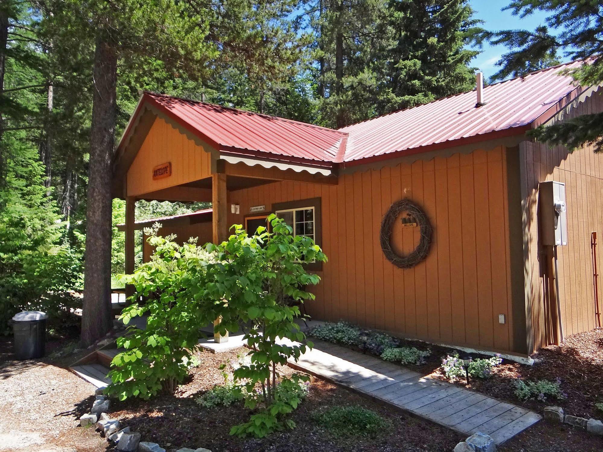 Historic Tamarack Lodge Hungry Horse Екстер'єр фото