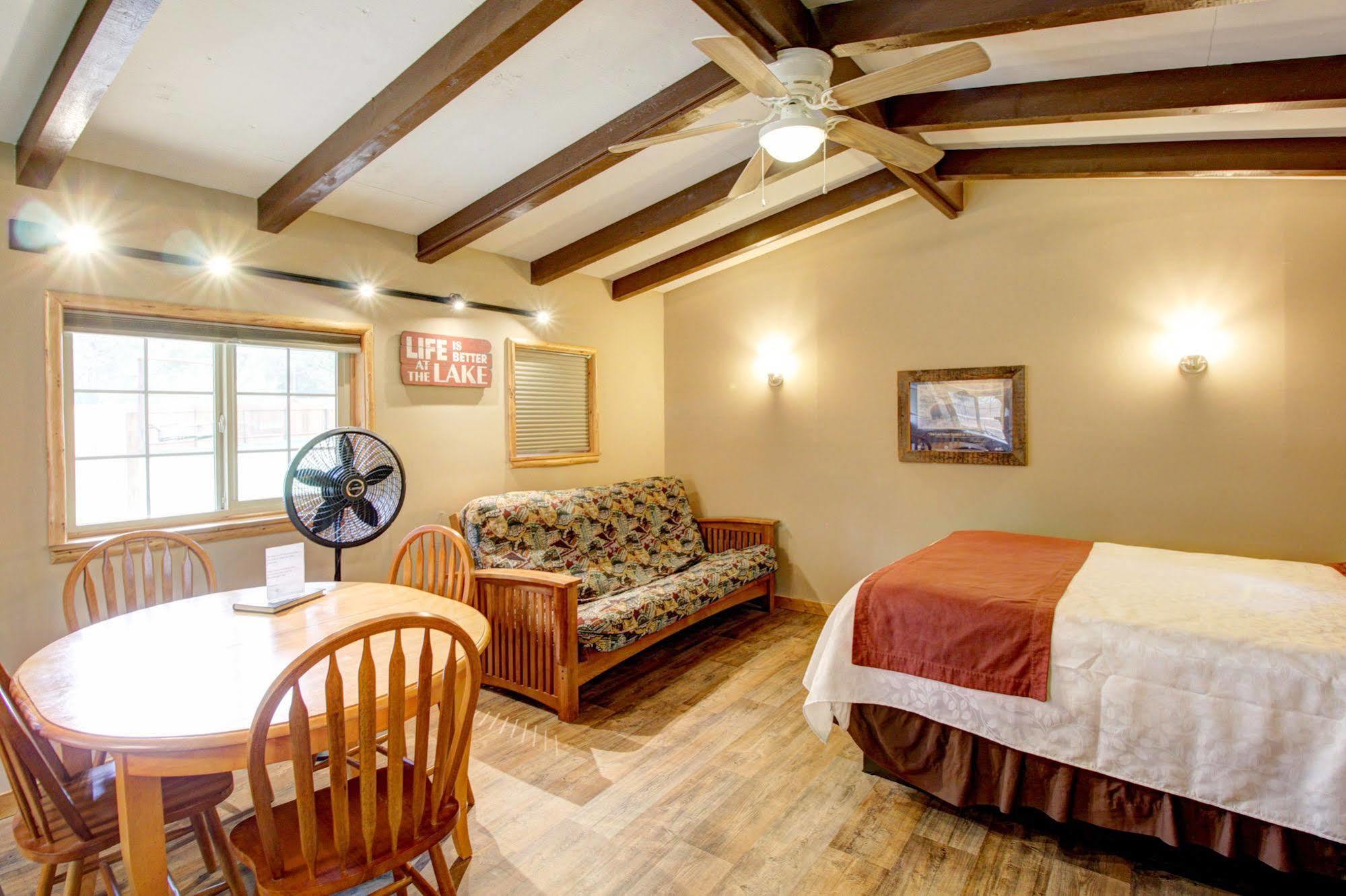 Historic Tamarack Lodge Hungry Horse Екстер'єр фото