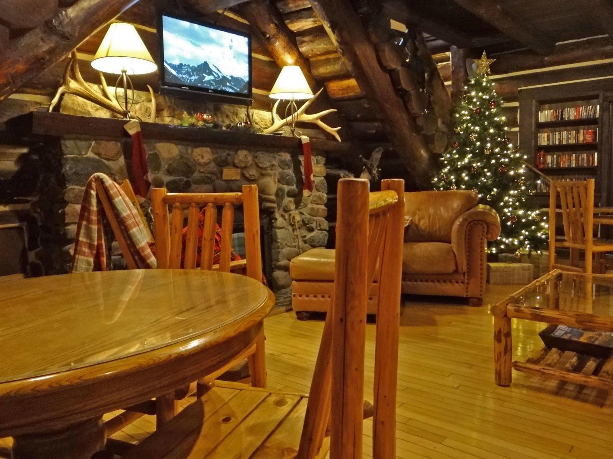 Historic Tamarack Lodge Hungry Horse Екстер'єр фото